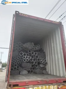 304 and 316L seamless stainless steel pipe loaded in container 3 Loaded 304 & 316L Seamless Stainless Steel Pipe in Container