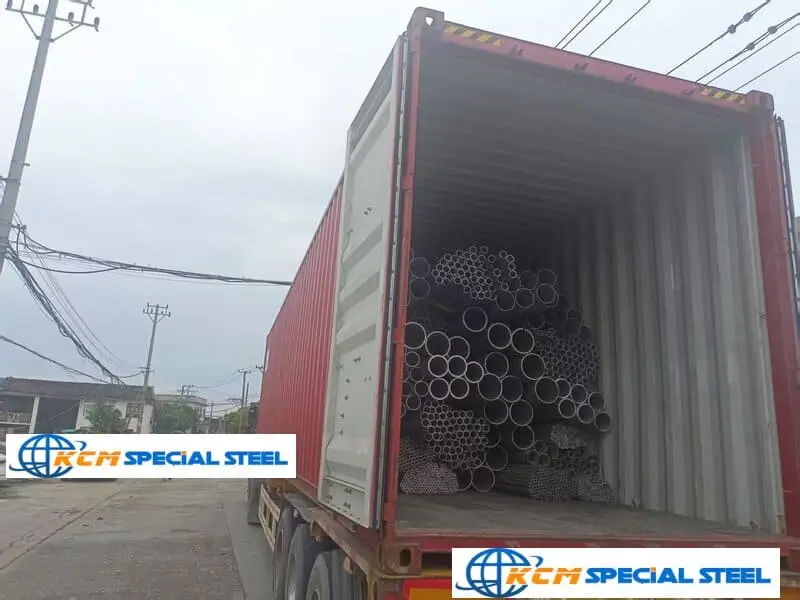 304 and 316L Stainless Steel Seamless Pipe to Indonesia 3 316L & 304 Seamless Pipes to Indonesia Loading in Container