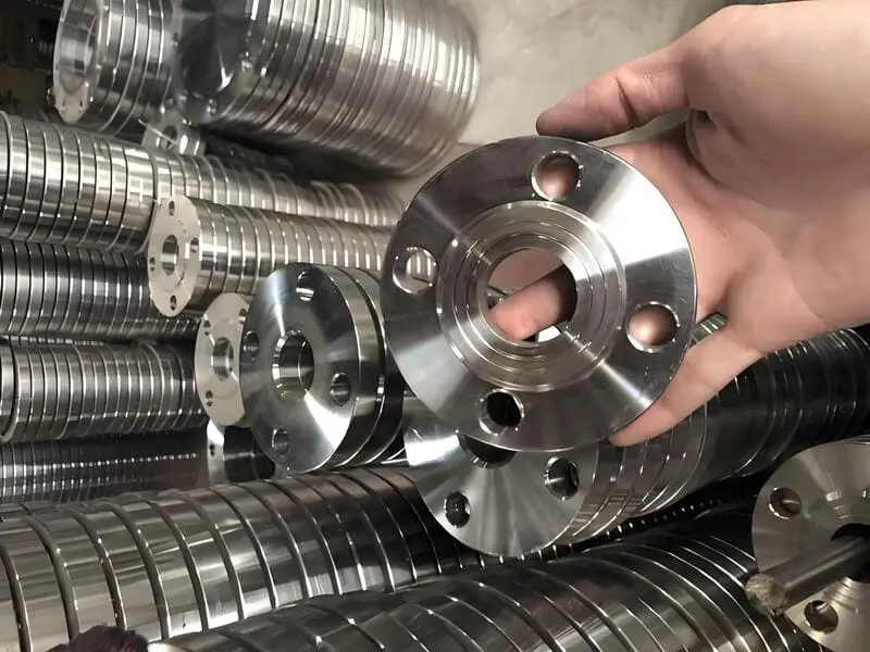 Stainless Steel Flanges: Standards, Materials, and Applications in Piping Systems 3 Material Composition & Performance Characteristics of Stainless Steel Flanges